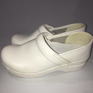 Dansko Women's White Box Clog Nursing Shoes Size 36 (U.S. 5.5)